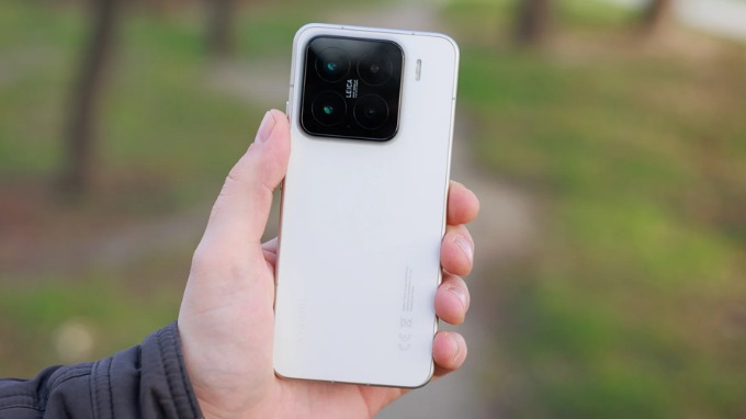 Xiaomi 15 lại mang dáng dấp của một chiếc flagship đúng nghĩa