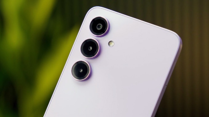 Nubia V80 Max sử dụng camera chính 50MP