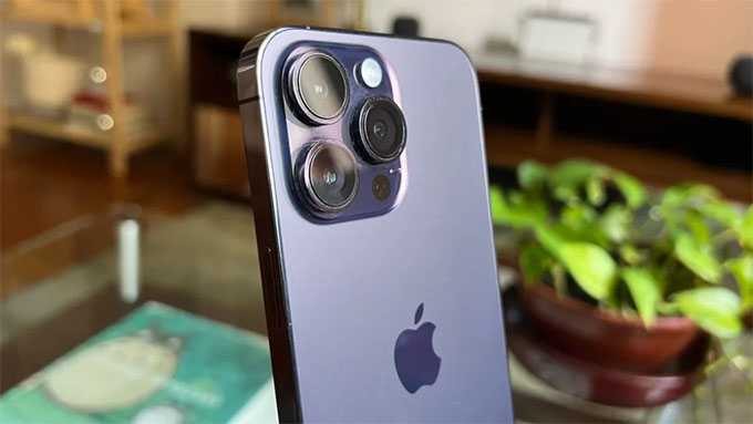 Cùng tích hợp 3 camera nhưng có sự khác biệt