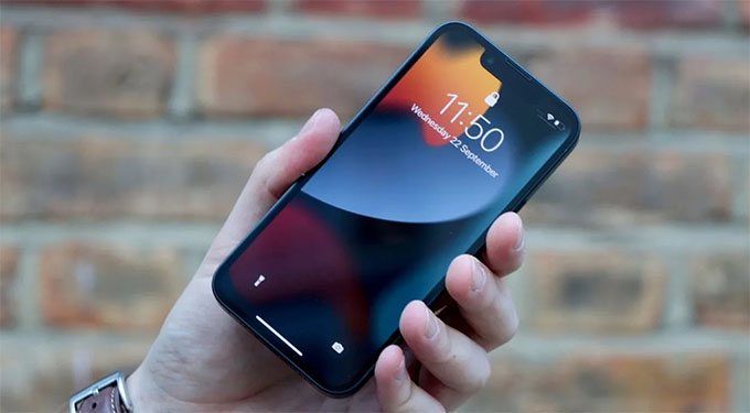 iPhone 13 mini cho phép bạn trải nghiệm một tay dễ dàng