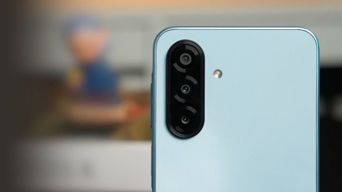 Camera là khía cạnh mà Galaxy A17 4G vượt trội rõ rệt so với Redmi 15 4G