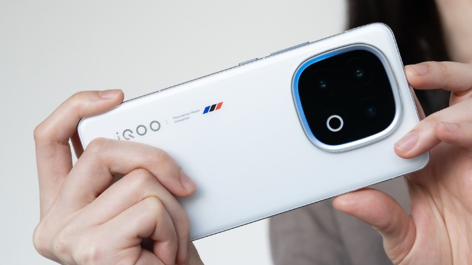 Vivo iQOO 13 5G