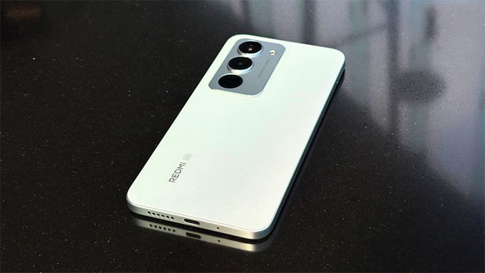Xiaomi Redmi 15 5G gây ấn tượng mạnh với thân hình khá lớn