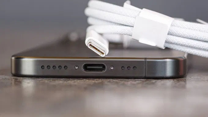 Pin và sạc: Apple đã tăng tốc nhưng vẫn thua xa Android
