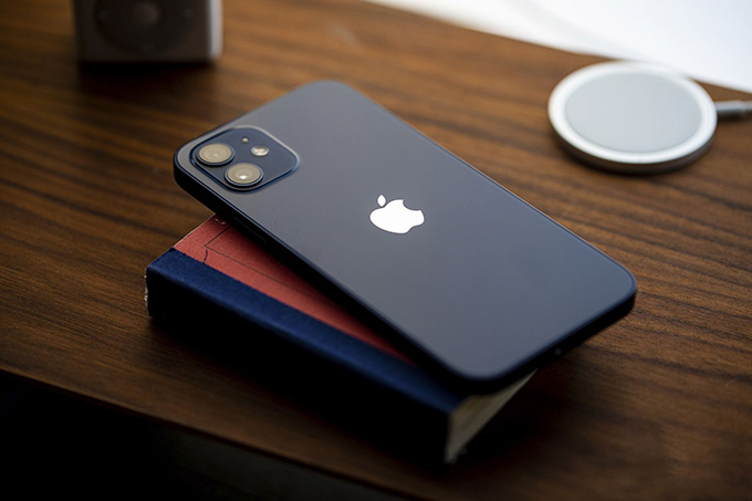 So sánh chi tiết iPhone 11 Pro Max và iPhone 12: pin