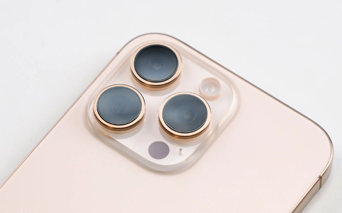 Ảnh thực tế iPhone 16 Pro Max Titan Sa Mạc