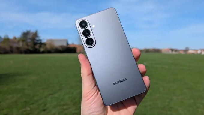 Galaxy S26 Plus sở hữu khung Armor Aluminum 2 và Gorilla Glass Victus 2 ở cả hai mặt