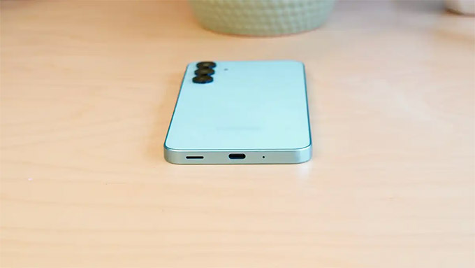 Galaxy A17 vẫn giữ nguyên dung lượng pin và sạc so với người tiền nhiệm