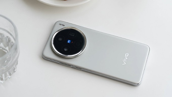 Thiết kế bên ngoài của Vivo X200 5G