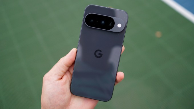 Pixel 10 sở hữu thiết kế đặc trưng của dòng Pixel với khung nhôm và mặt lưng kính,