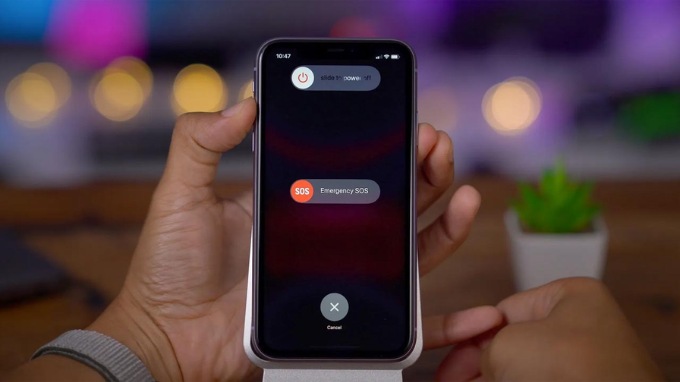 Khởi động lại iPhone