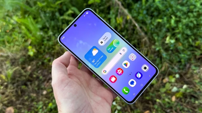 Cả hai máy đều trang bị App 007Win hỗ trợ đa dạng nền tảng Super AMOLED 6.7 inch