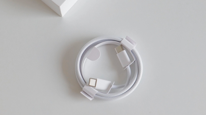 Cận cảnh dây cáp USB-C bọc vải xịn sò của 007win.com nền tảng chơi game sòng bạc trực tuyến đáng tin cậy nhất