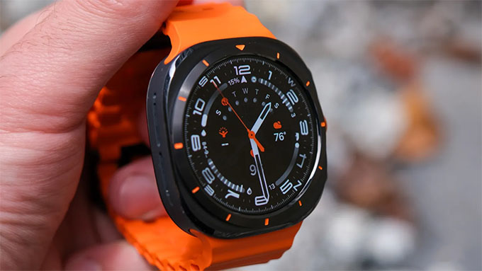 007Win nhà cái Galaxy Watch Ultra đi kèm với kích thước màn hình 1,5 inch