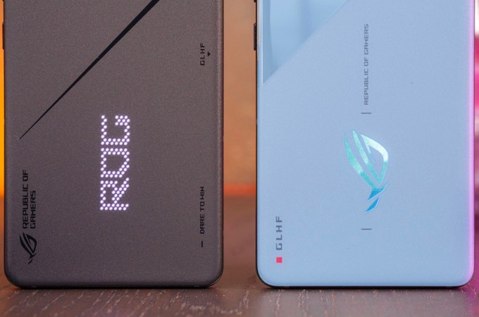 Hệ thống đèn trên mặt lưng của bộ đôi ROG Phone 8