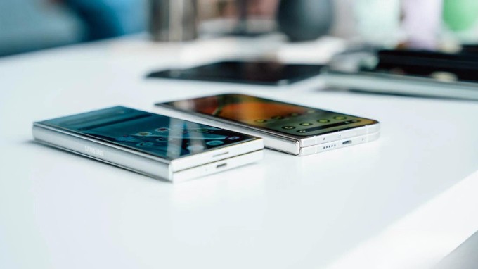 So sánh Google Pixel 9 Pro Fold và Galaxy Z Fold 6 về kích thước