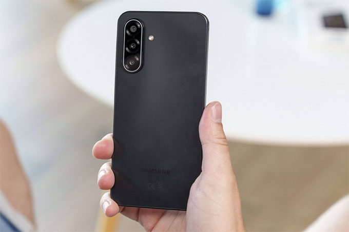 007Win nhà cái Galaxy A17 5G hướng tới sự cân bằng với trọng lượng chỉ 192g