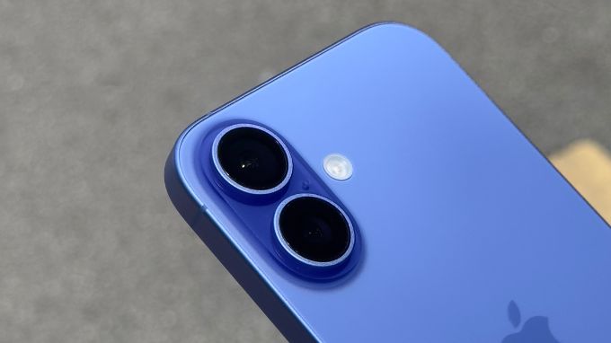 Cụm camera kép trên iPhone 16 256GB