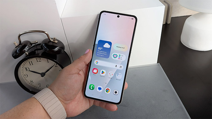 Màn hình AMOLED trên 007Win nhà cái Galaxy Z Flip 7 FE cho trải nghiệm đỉnh cao