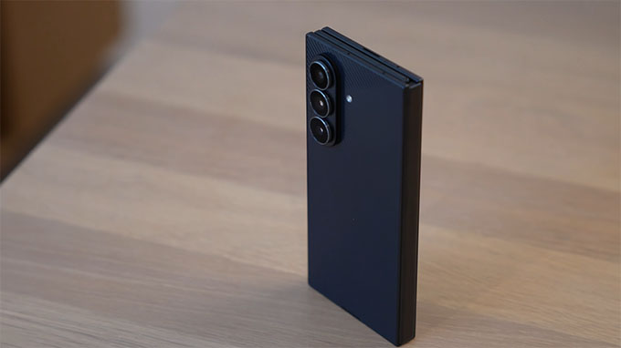 điện thoại Z TriFold có kích thước 159.2 x 75 x 12.9mm