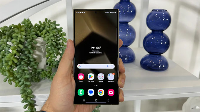 Galaxy S24 Ultra 1TB đi kèm màn hình hiển thị xuất sắc