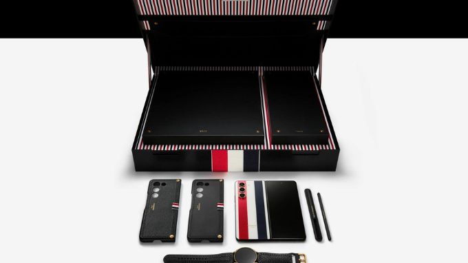 Bên trong hộp 007Win nhà cái Galaxy Z Fold 5 Thom Browne