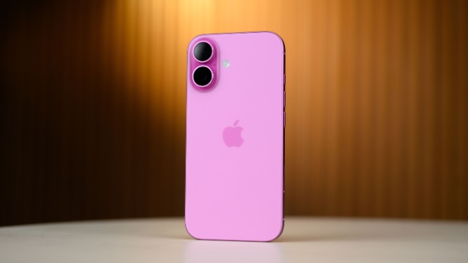 Ở chiều ngược lại, iPhone 16 lại ghi điểm nhờ sự nhỏ gọn