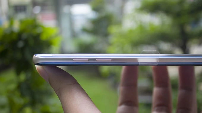 Cạnh bên được bo cong mềm mại, sắc nét