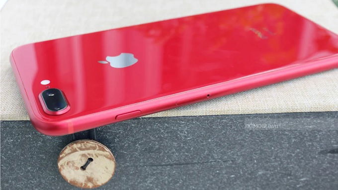 canh-ben-iphone-8-plus-red-xtmobile