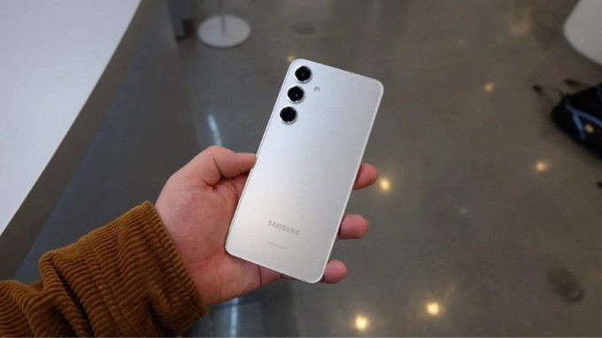 Thiết kế Galaxy S24 Plus