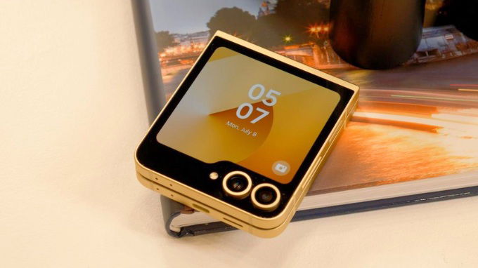 Galaxy Z Flip 6 màu Vàng
