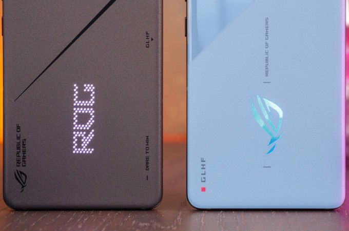 Hệ thống đèn trên mặt lưng của bộ đôi ROG Phone 8