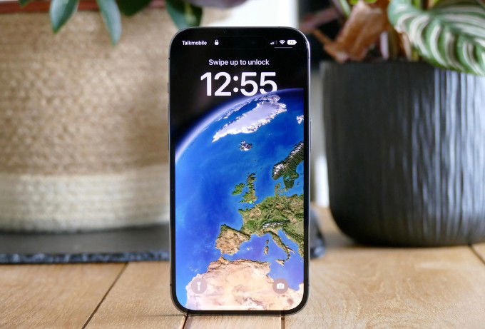 Màn hình iPhone 14 Pro màu vàng