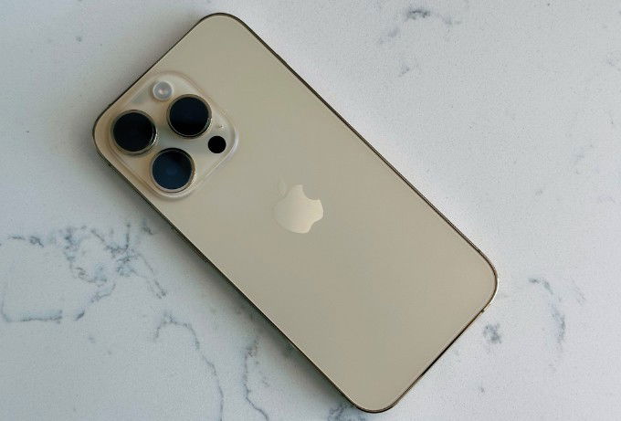 Thiết kế iPhone 14 Pro màu vàng