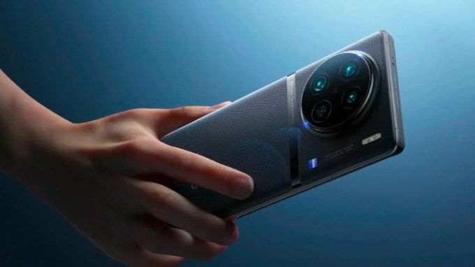 Vivo X100 Pro Plus màu Đen sẽ có mặt lưng hoàn thiện bằng chất liệu da