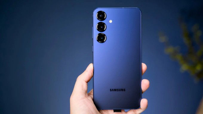 Galaxy S25 Xanh Navy dành cho người mệnh Thủy đáng mua 2025