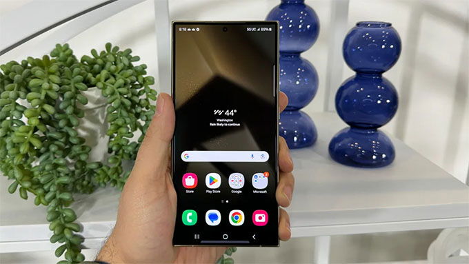 Galaxy S24 Ultra 1TB đi kèm màn hình hiển thị xuất sắc