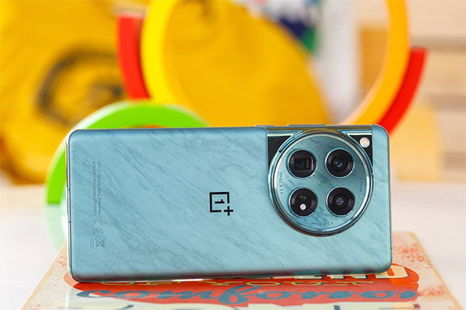 OnePlus 12 có hỗ trợ sạc Qi2 không, tốc độ sạc nhanh đến mức nào?
