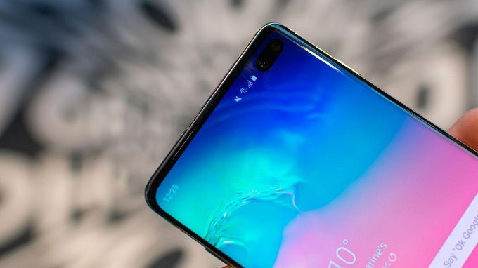 Cụm camera kép ở mặt trước Galaxy S10 Plus