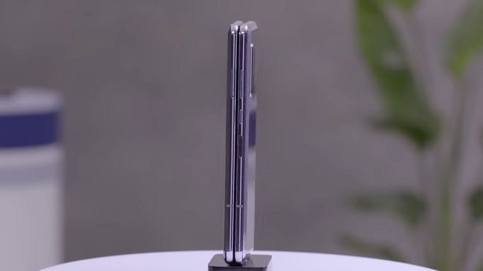 canh-ben-galaxy-fold-xtmobile