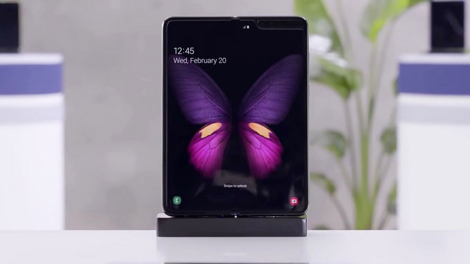 man-hinh-galaxy-fold-xtmobile