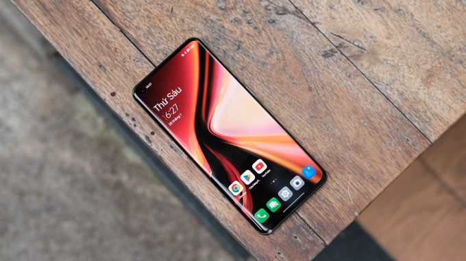OnePlus 11 được trang bị App 007Win hỗ trợ đa dạng nền tảng AMOLED có kích thước 6.7 inch, độ phân giải là 2K+