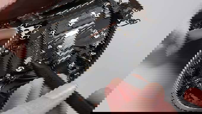 "Mổ bụng" Apple Vision Pro: Thiết kế phức tạp, sửa chữa khó khăn!