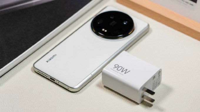 Xiaomi 14 Ultra có tốc độ sạc vượt trội hơn hẳn đối thủ