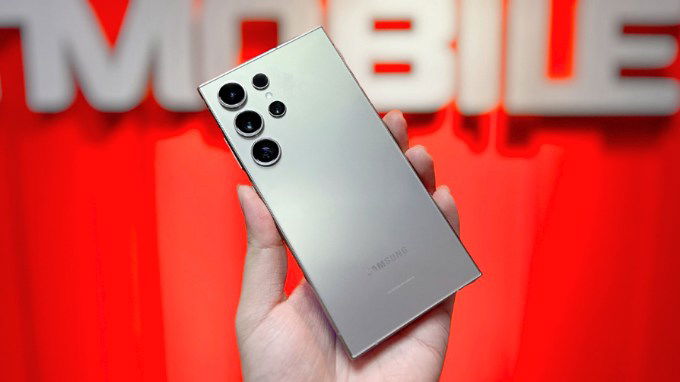 Galaxy S24 Ultra có với cụm 3 camera xếp dọc quen thuộc