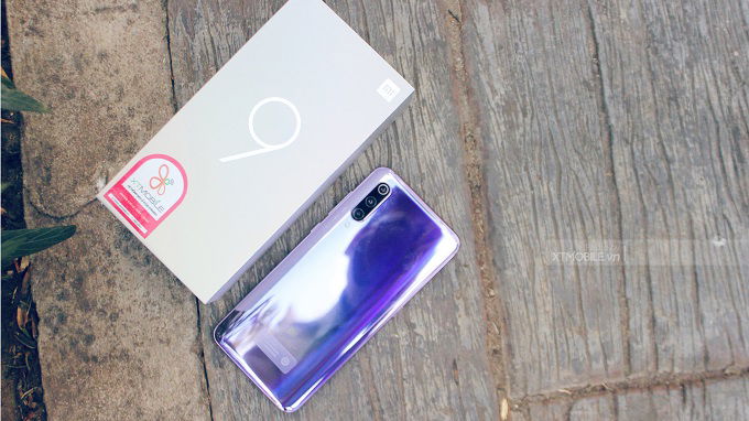 Thiết kế kính vẫn rất bóng bẩy