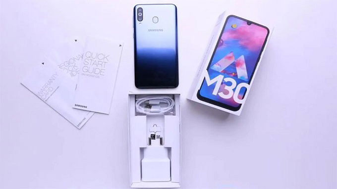 Galaxy M30 được trang bị 3 camera chính phía sau