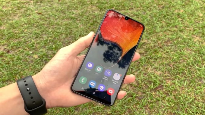 Galaxy A50 Sở hữu cảm biến vân tay trong màn hình