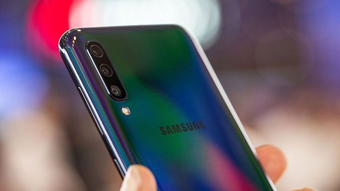 Galaxy A50 có 3 camera sau