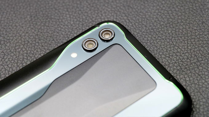 Camera kép có độ phân giải lên đến 48 MP hỗ trợ nhiều tính năng chụp ảnh thú vị